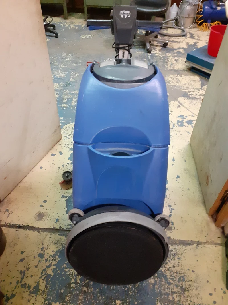 Autolaveuse rénovée Numatic semi-tractée à batterie TTB 3450 (30L)