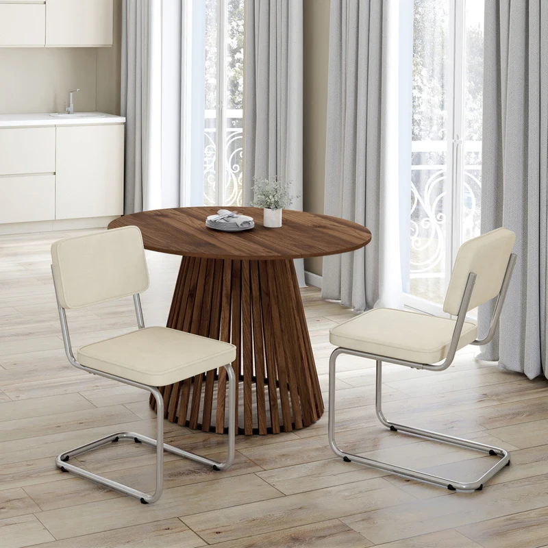 Chaises Naya en velours crème et pied métal cantilever - lot de 4