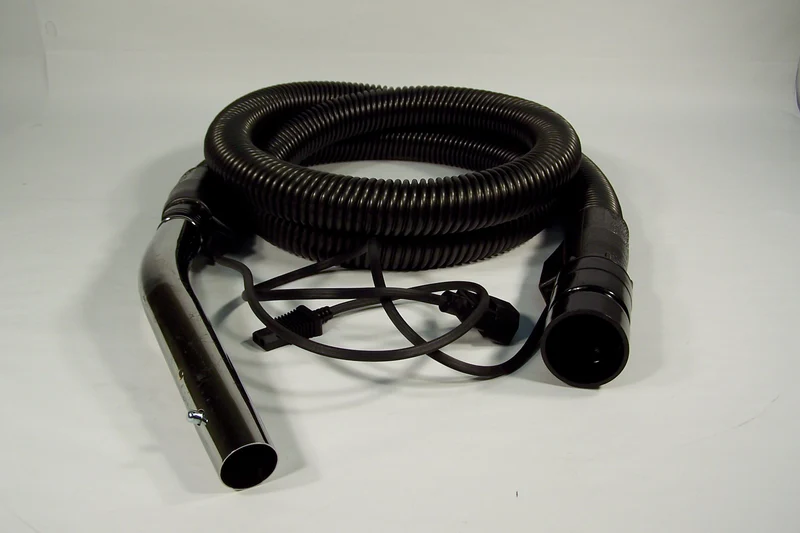Boyau électrique complet - 2,5 m (8') - 32 mm (1 1/4") dia - avec bouton-barrure - JV10W - noir - Johnny Vac